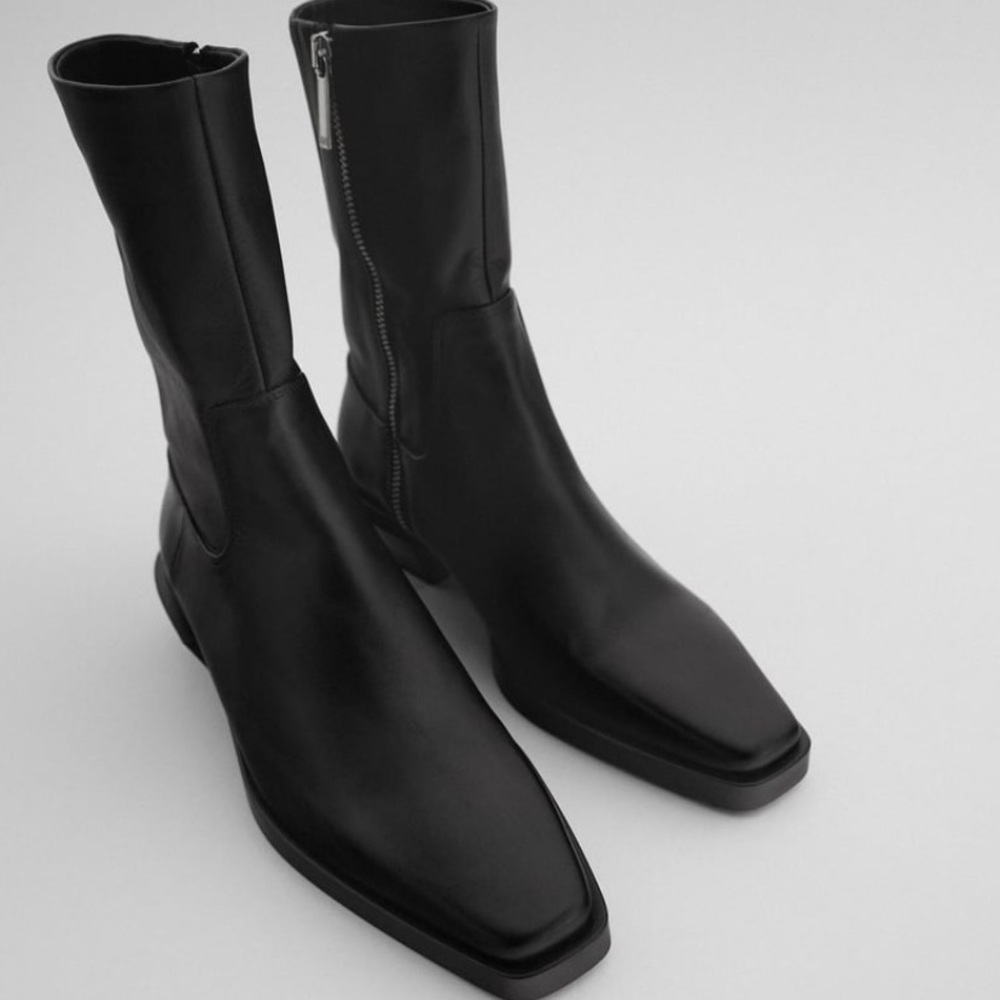 [SOLD] NWT Zara Leather Heeled Cowboy Ankle Boots